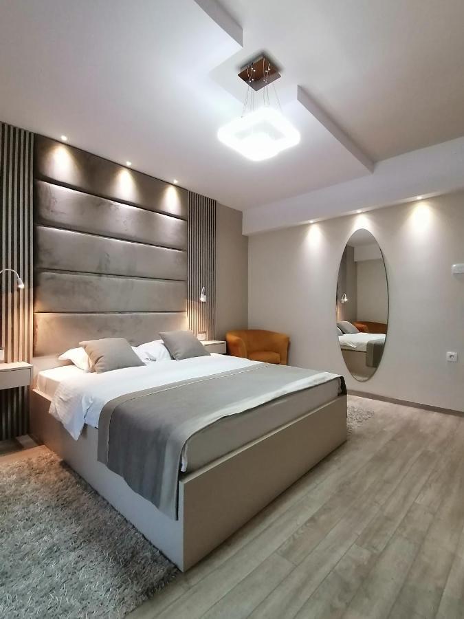 Hotel Holiday Подгорица Екстериор снимка