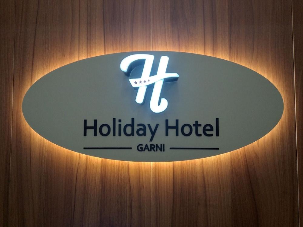 Hotel Holiday Подгорица Екстериор снимка