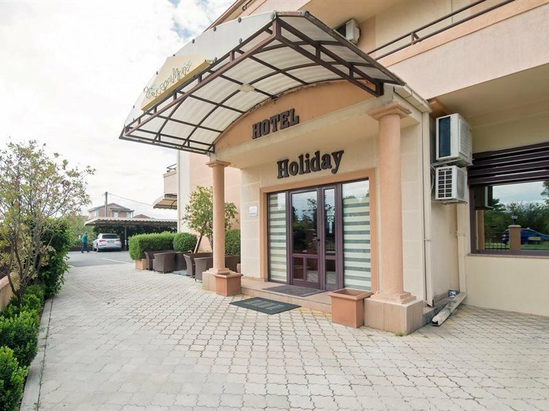 Hotel Holiday Подгорица Екстериор снимка